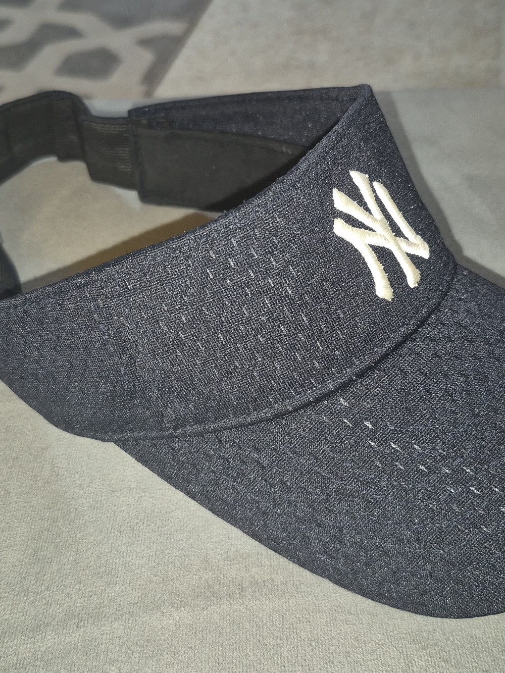 New Era New York Yankees navy visor